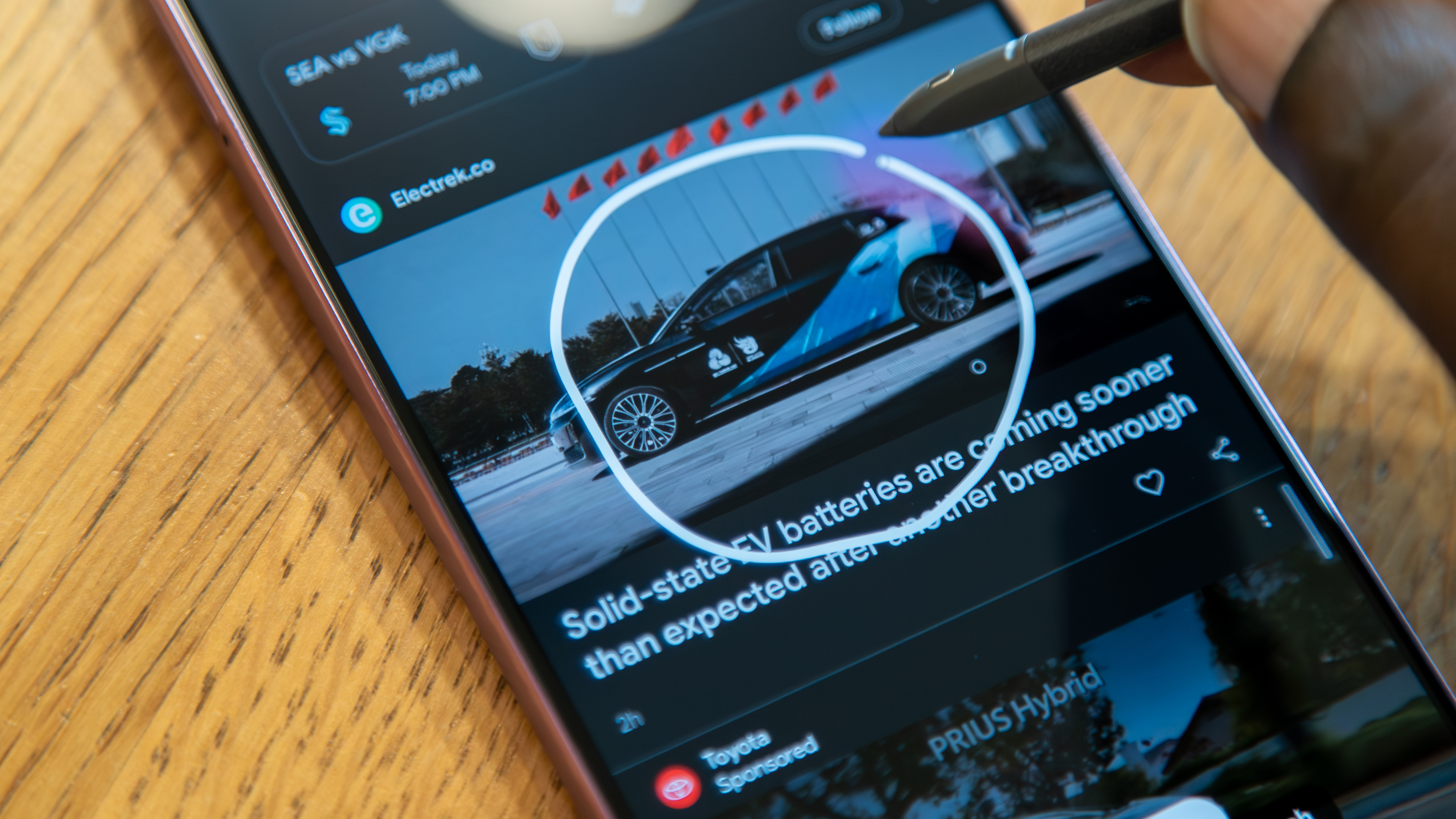Circle to Search with the Moto G Stylus 2026 pen