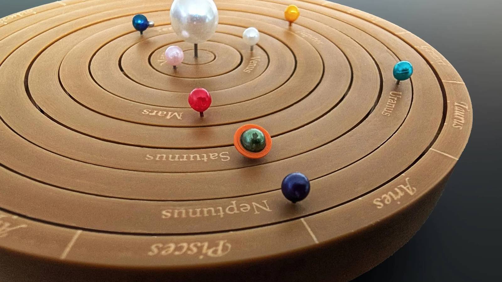 You, too, can build this ESP32 3D-printed solar system model, and yes, it spins