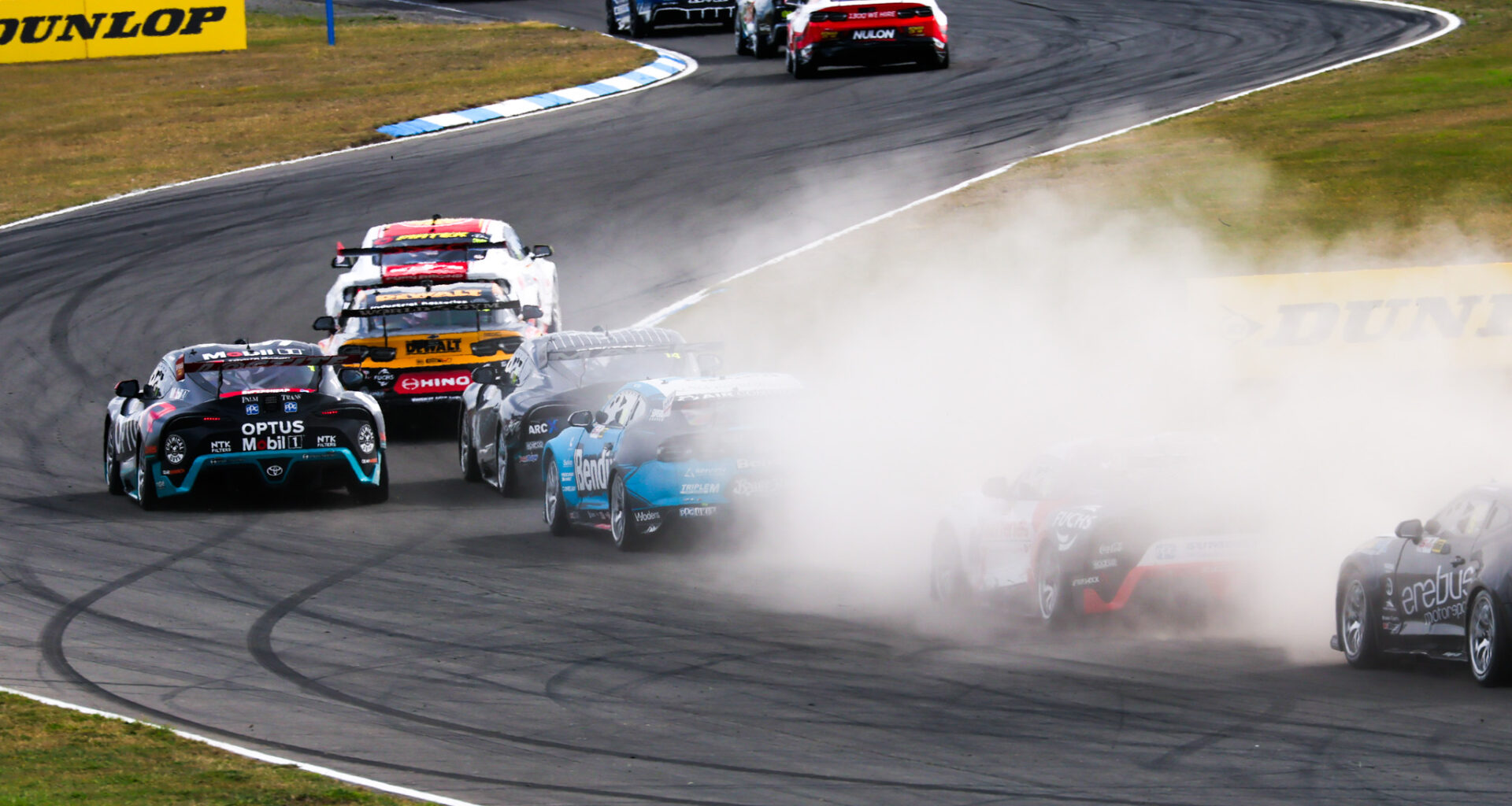 Kostecki engine scare explained as Ruapuna dust wreaks havoc - Supercars