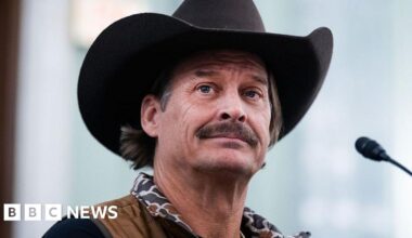 US Army pilots who flew near Kid Rock's home suspended and then reinstated within hours - BBC