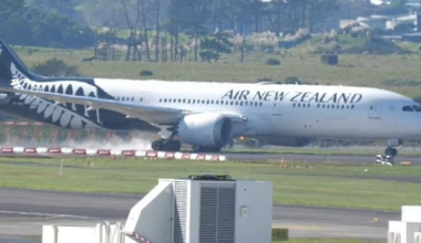 Smoke from Air NZ aircraft halts take-off on runway at Auckland Airport