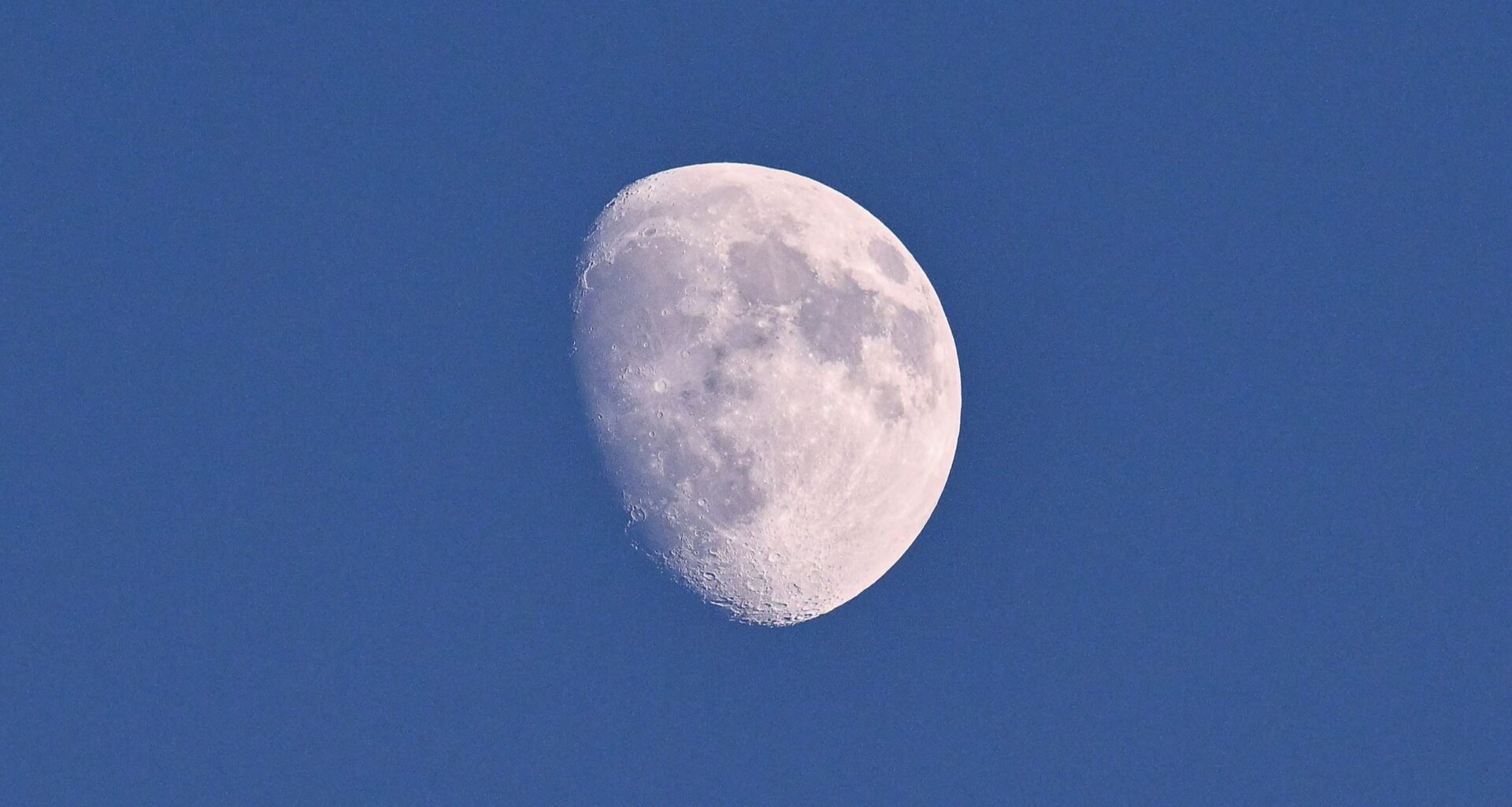 See the moon shining in the daytime sky this week — Here's where to look