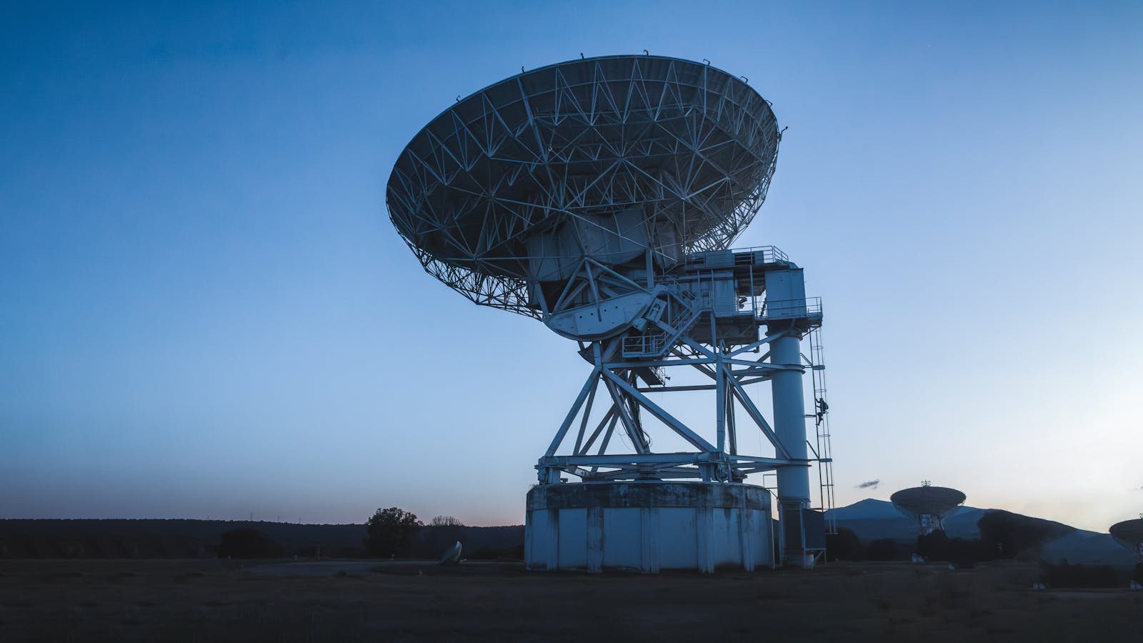 Goldstone antenna desert