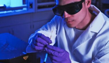 Smallest-of-its kind probe tracks several key health signals