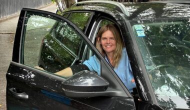 Support workers say government fuel help 'a joke'