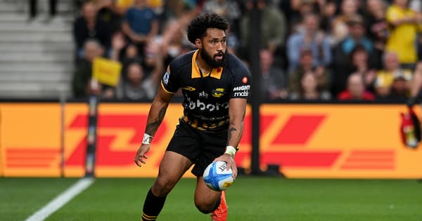 Bumbling Brumbies blown away by Super Hurricanes