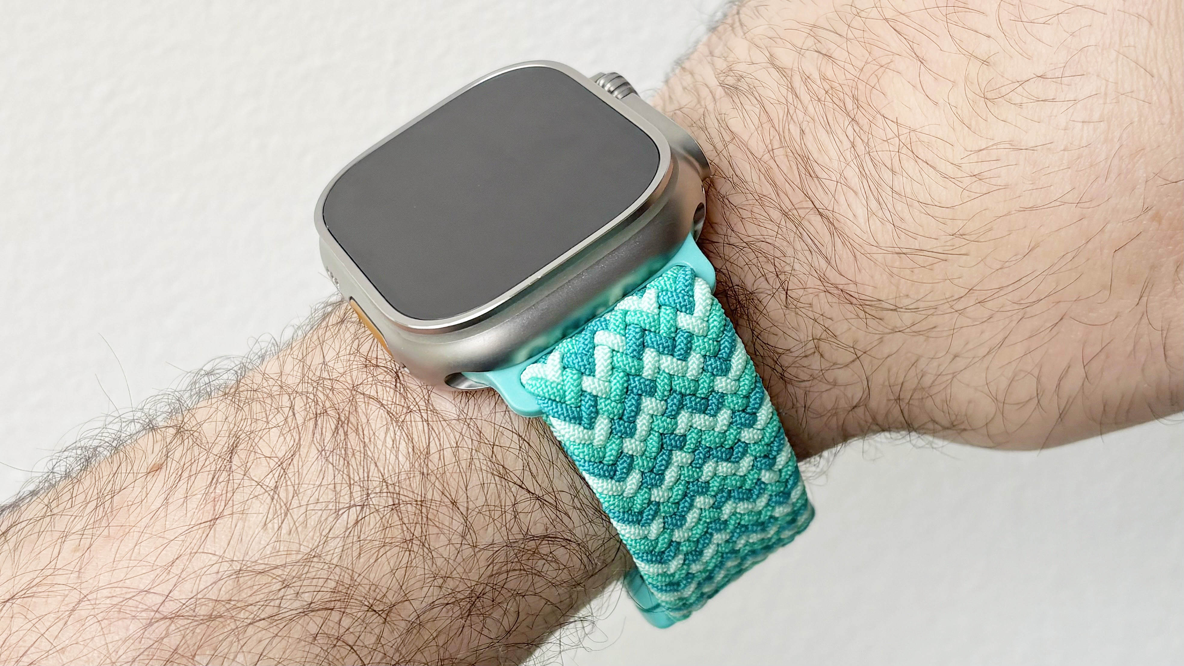 Close-up of the Solace Imperium Adapt watch strap on an Apple Watch SE 3 in 'Calypso' green