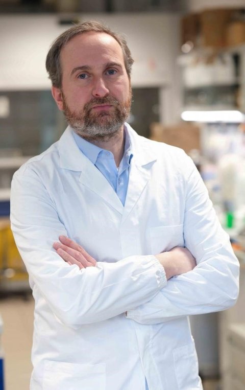 Prof. Luca Tiberi is standing in a laboratory with his arms crossed