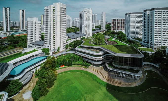 Which is the only Asian country with two universities in the global top 5 for data science and AI?