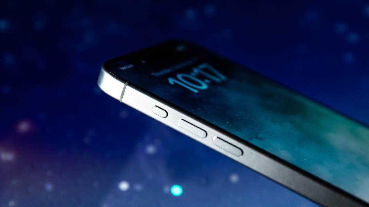 Your iPhone Has a Secret Flight Tracker: Here's How to Find It