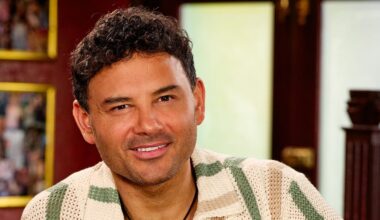 Coronation Street star Ryan Thomas responds to claims that he's "rude" to fans