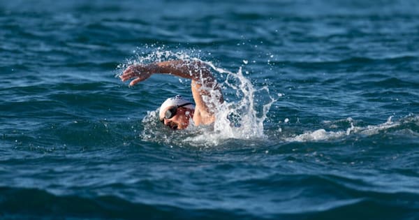 Jono Ridler completes 1367km swim around North Island