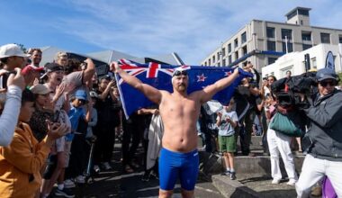Jono Ridler completes 1367km North Island swim
