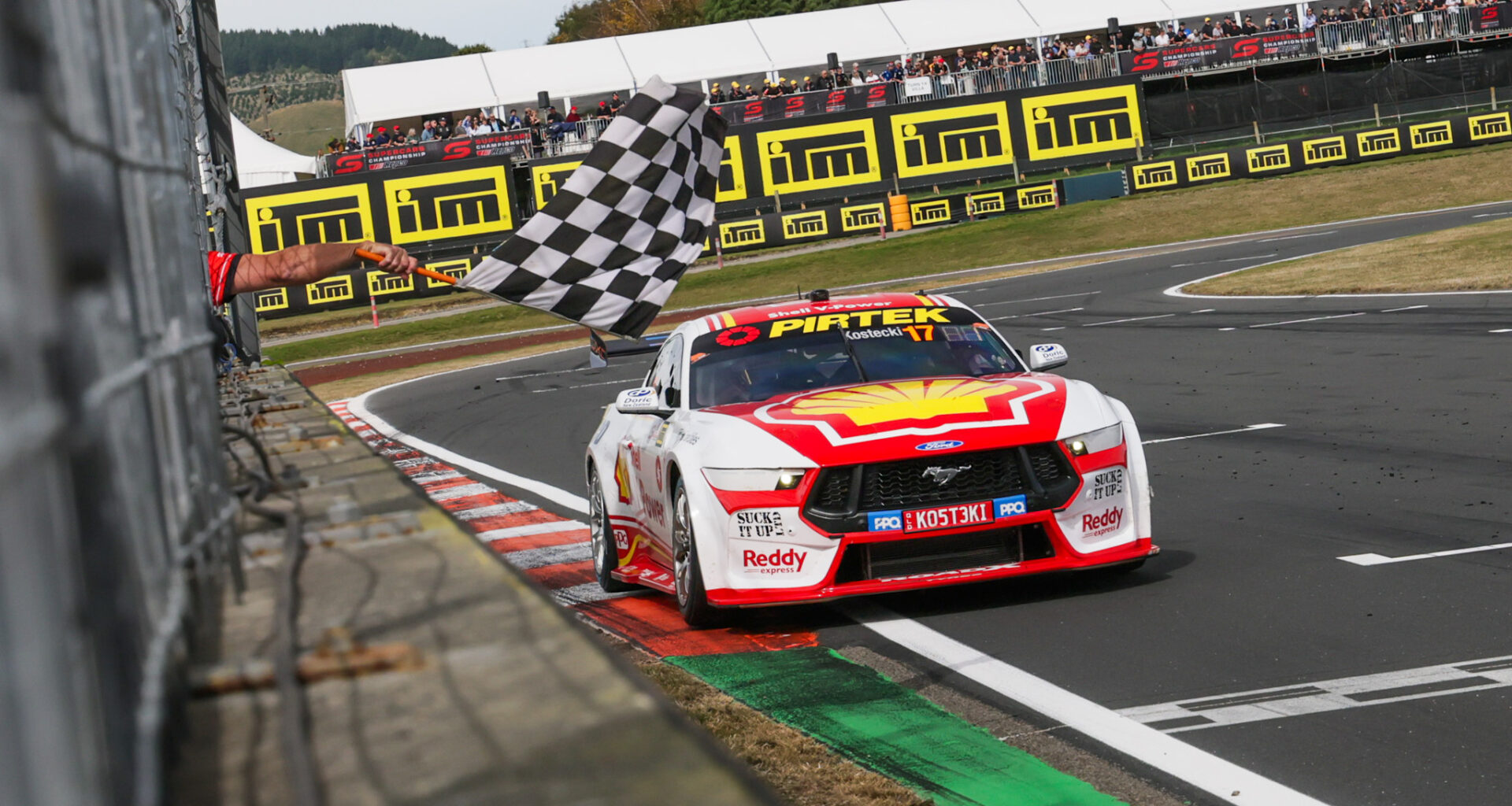 Kostecki dominates, Brown denies Wood in chaotic Taupō opener - Supercars