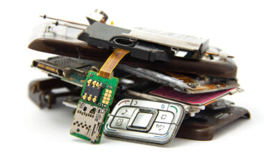 7 Discontinued Smartphone Features We Want Back (And 7 That Can Stay Gone)