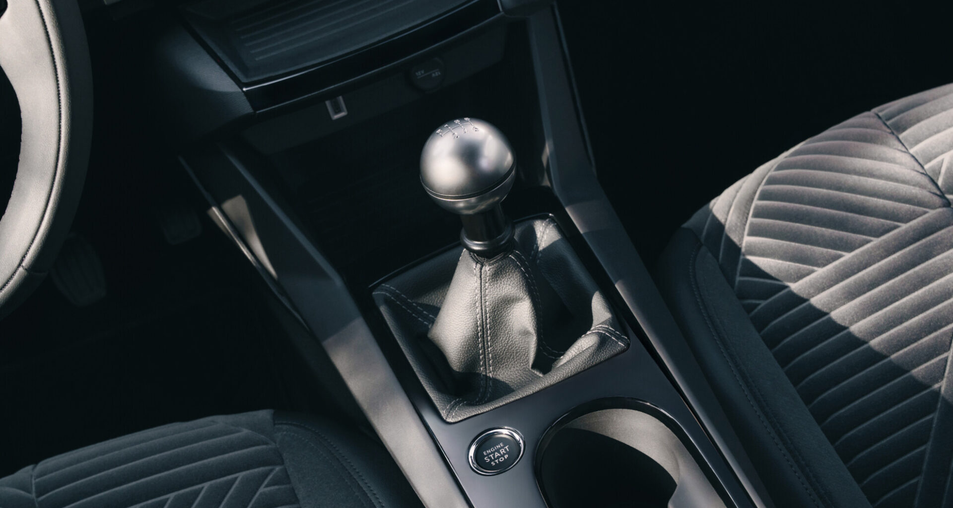 Lancia Ypsilon Turbo 100 arrives with a manual transmission