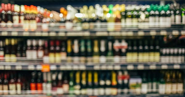 Man tries to sneak stolen haul past police arresting shoplifters