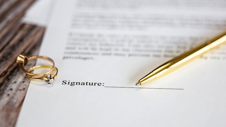 Pre-nuptial agreements are common before marriage, but the equivalent "contracting out" de-facto agreement is less common. 