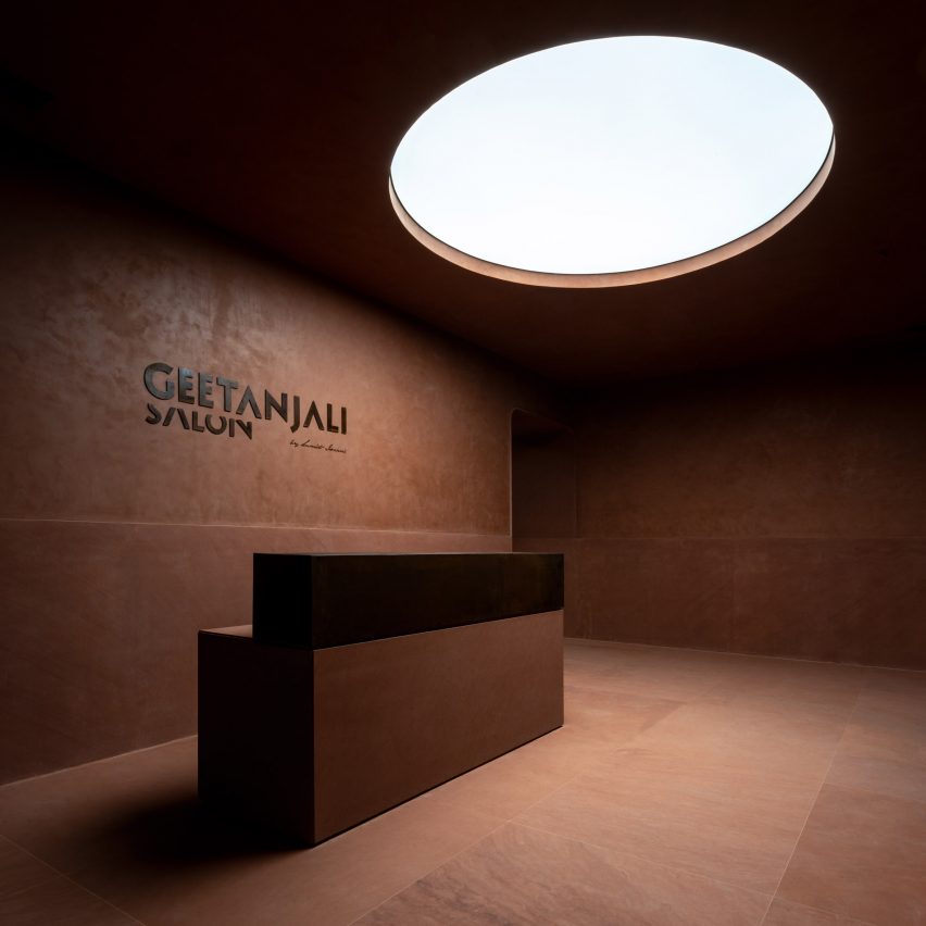 Monolithic welcome desk