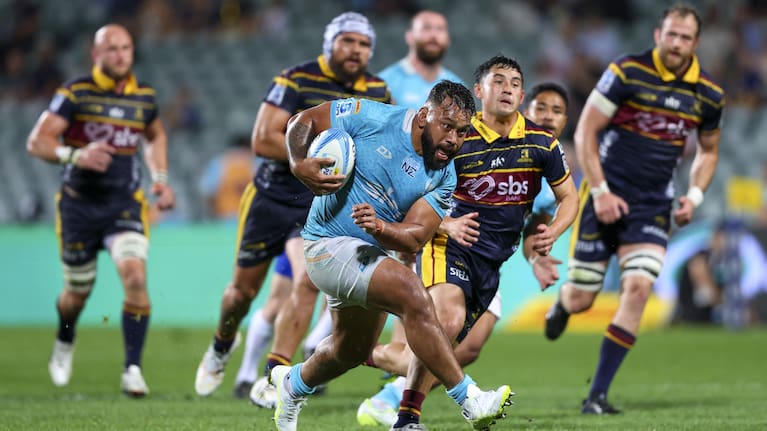 Millennium Sanerivi of Moana Pasifika breaks away for a try during the interrupted match against the Highlanders at North Harbour Stadium.