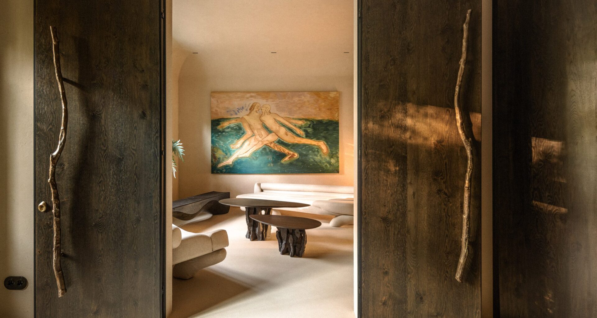 Oksana Dolgopyatova completes gallery-like lawyer's office in Kyiv