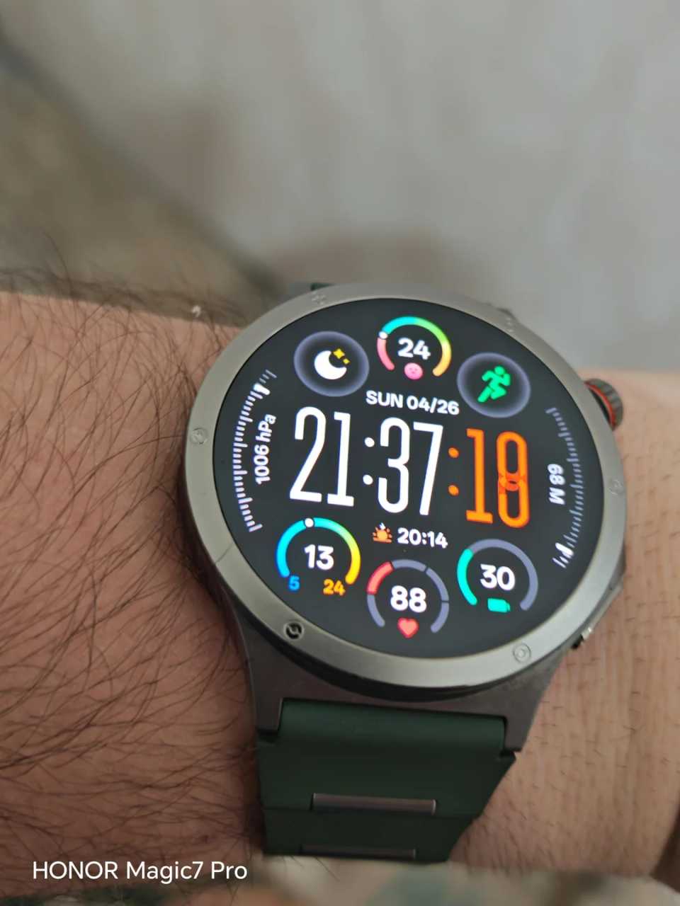 A claimed OnePlus Watch 4 on Reddit, showing the home screen.