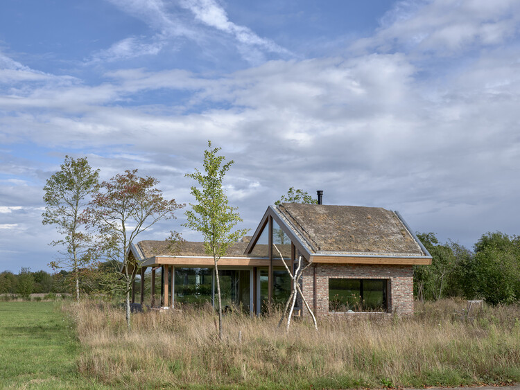 House in the Meadow / Team Tonbo - Exterior Photography