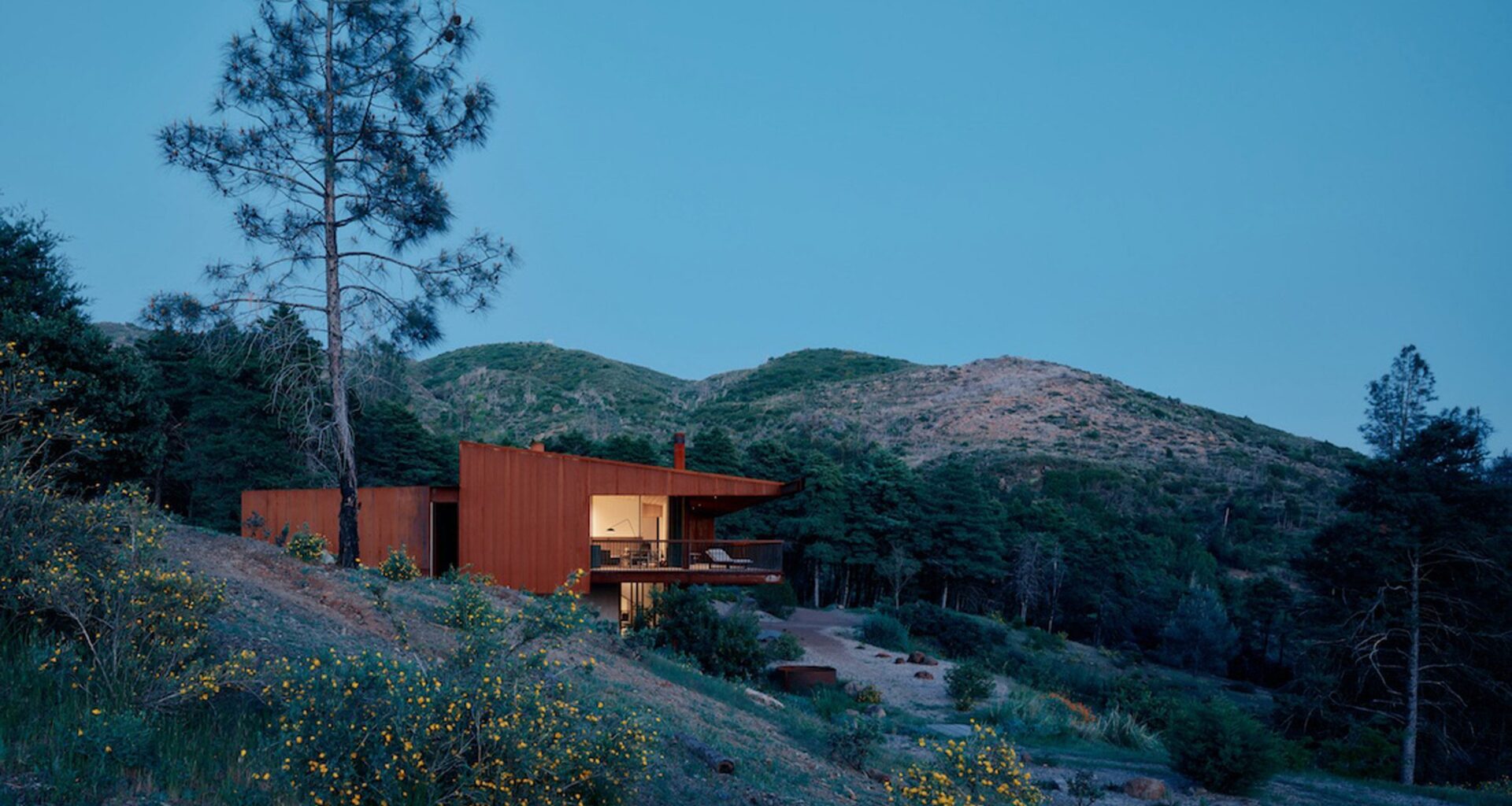 Faulkner designs California house around fire and water