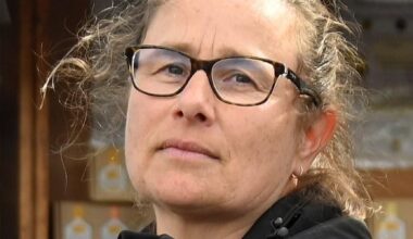 Public pitches in to sting honey thief