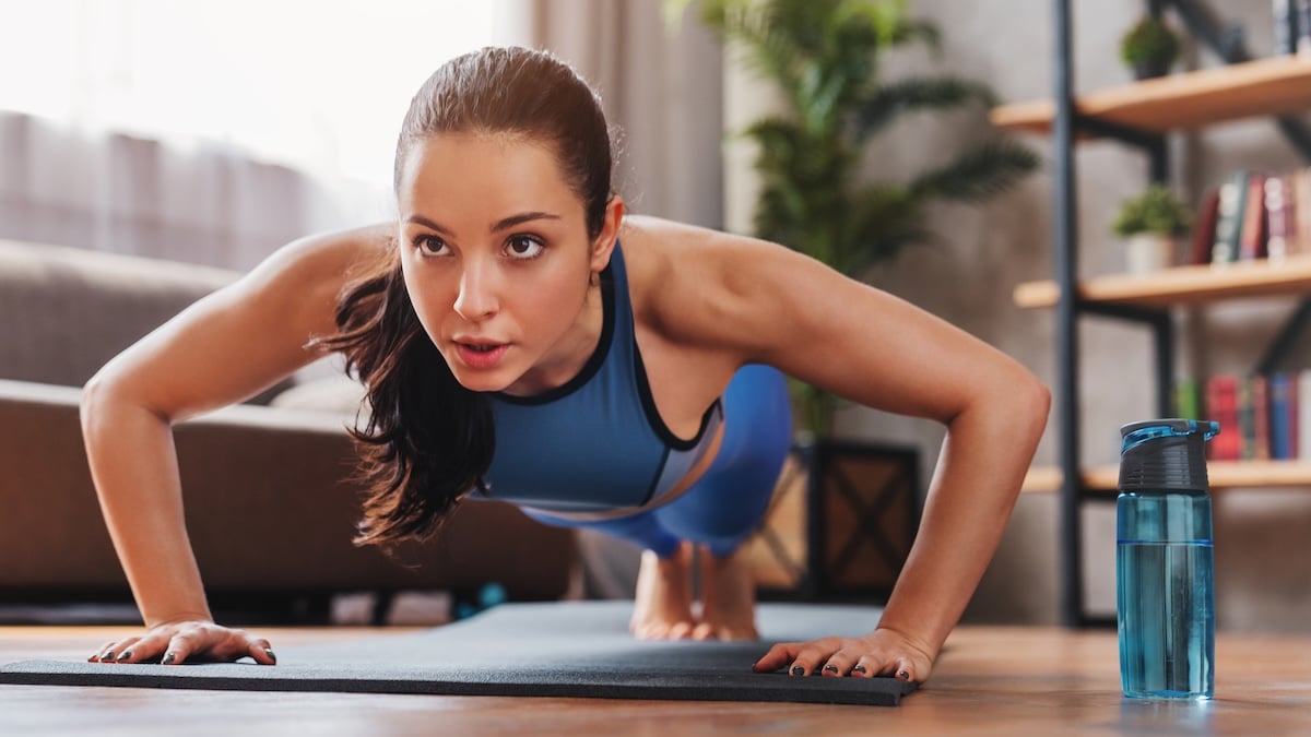 This Simple Viral Trick May Make Push-Ups More Comfortable For Women : ScienceAlert