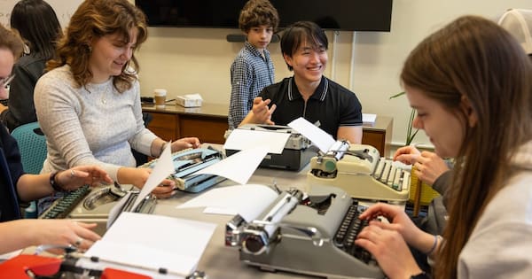 College instructor turns to typewriters to combat AI use