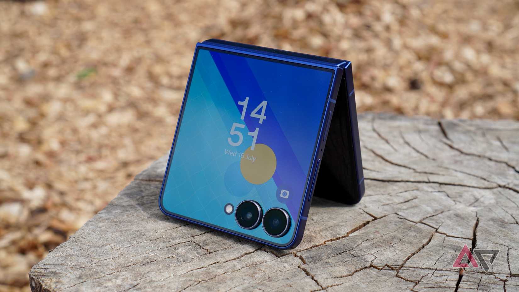 samsung-galaxy-z-flip-7-tent-hero