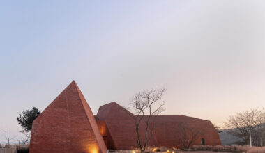 Sosokki Anac designs South Korean cafe to evoke ancient ruins