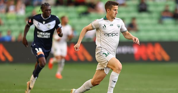 Kartum's late strike powers Wellington Phoenix to win over Victory