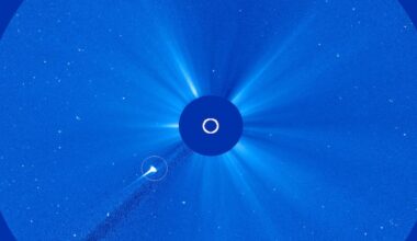 Watch a Comet Get Torn Apart by the Sun and Become a Headless Ghost