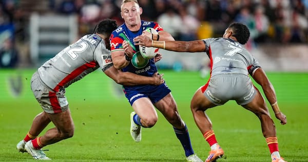 Warriors deny Dolphins to move back into NRL's top two