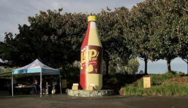 Paeroa's giant L&P bottle gets makeover as drink changes packaging
