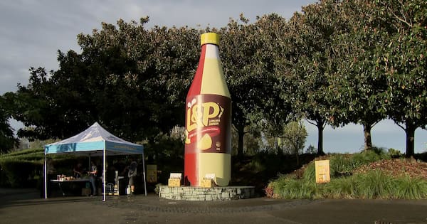 Paeroa's giant L&P bottle gets makeover as drink changes packaging