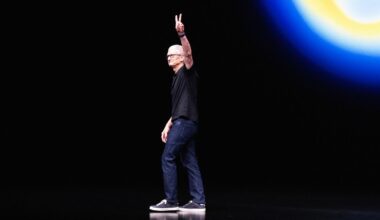 Apple CEO Tim Cook Is Stepping Down