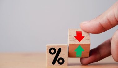 Beside a wooden block that shows a percent sign, a hand holds a second wood block that shows a green arrow point up and a red arrow pointing down.