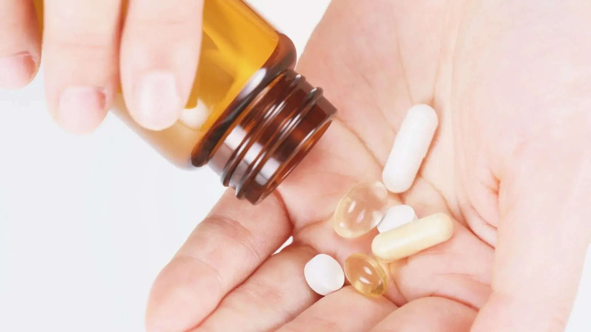 Factors like pollution, skin tone, low-fat diets, and magnesium deficiency further complicate the problem. Vitamin d