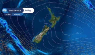 What weather is in store for the Easter long weekend?