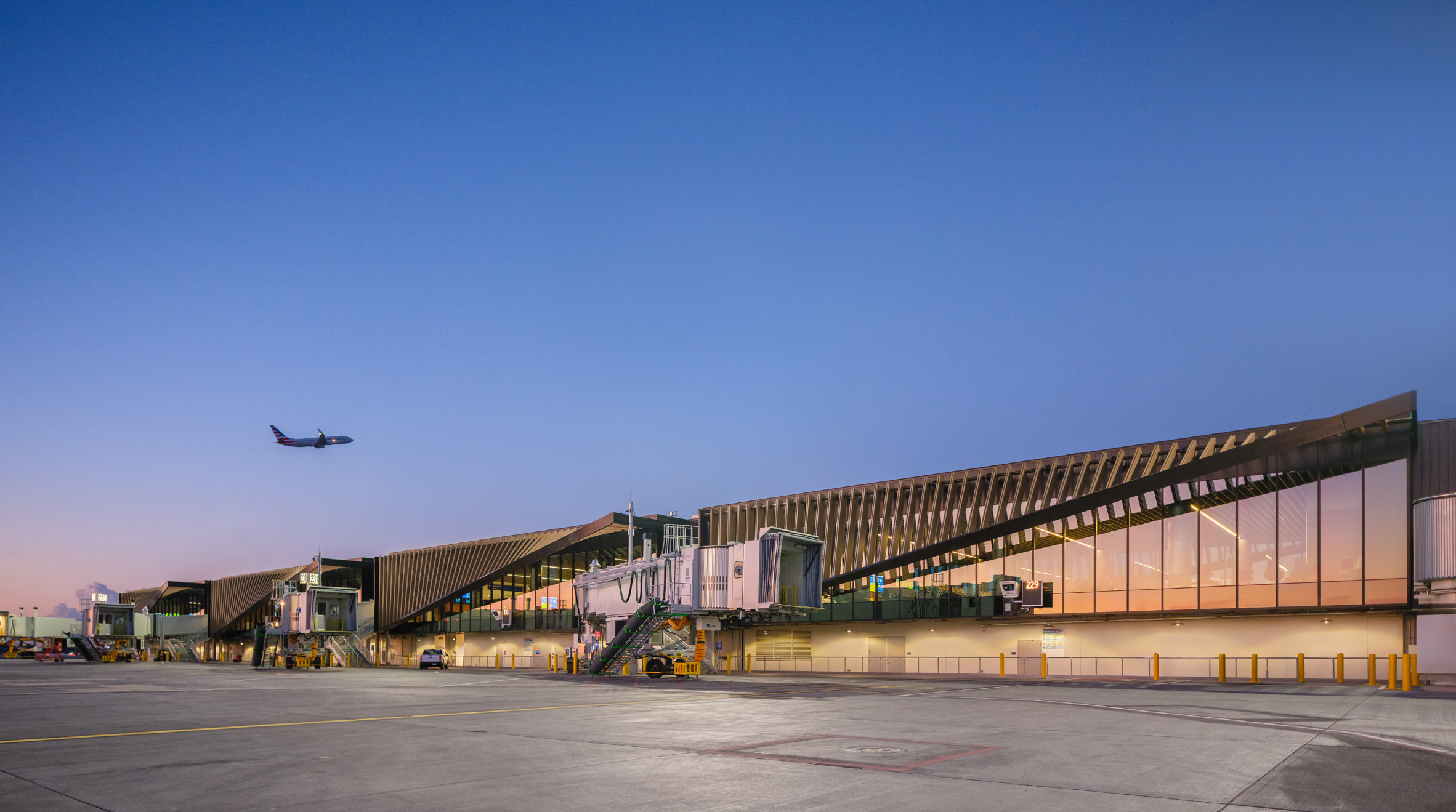 Woods Bagot brise soleil LA airport terminal