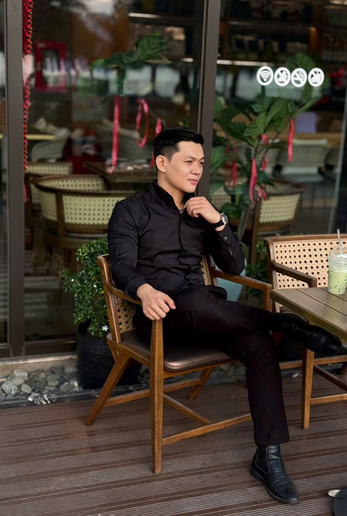 Nhiều người nói giảm cân xong nhìn mình giống tổng tài, mình rất tự hào vì sự thay đổi này, Khoa nói. Ảnh: Nhân vật cung cấp