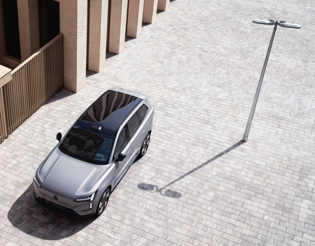 Volvo EX90.