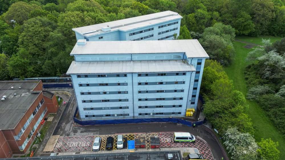 Twenty-two people set to leave hospital after hantavirus isolation