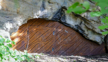 SunLive - Historical Hopukiore caves protected with barriers