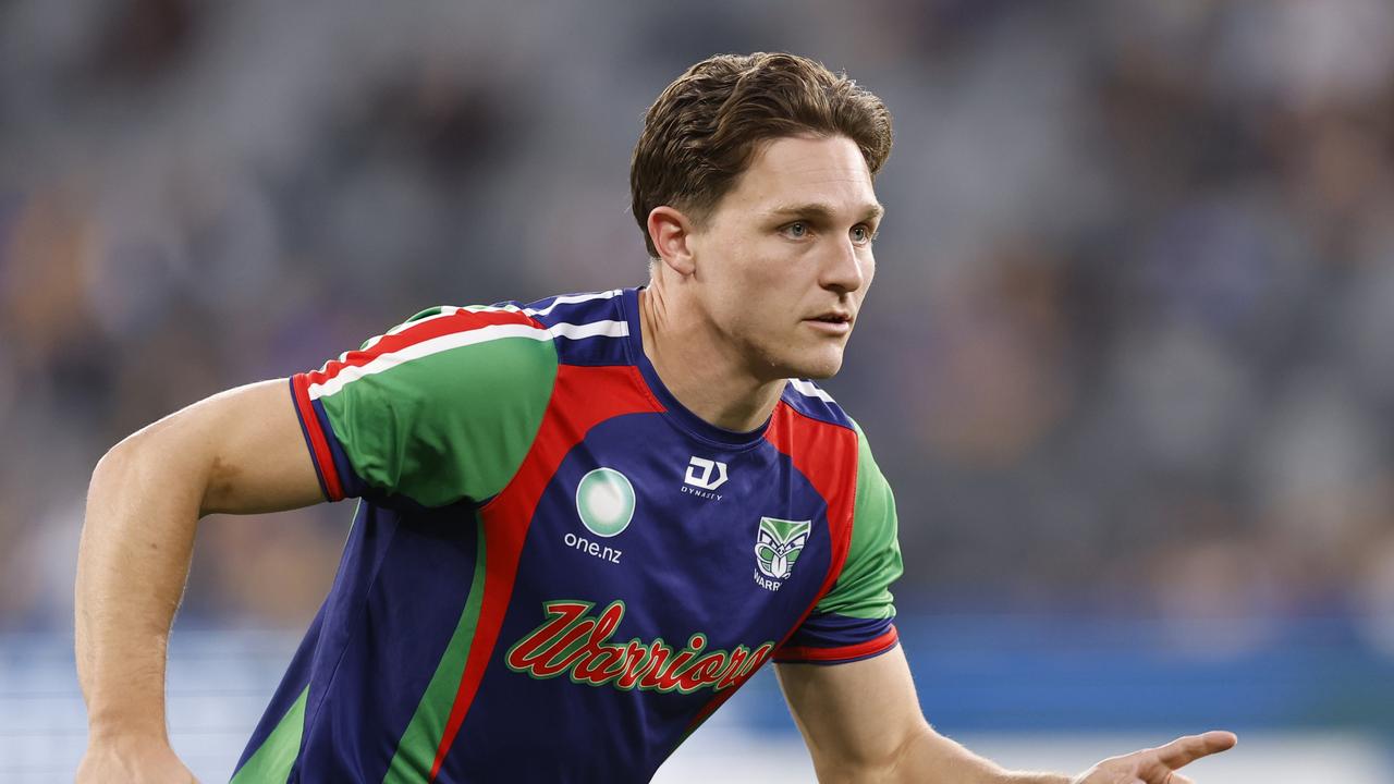 Bulldogs make shock $1m call on Warriors halfback; new move for Sharks captain — Whispers