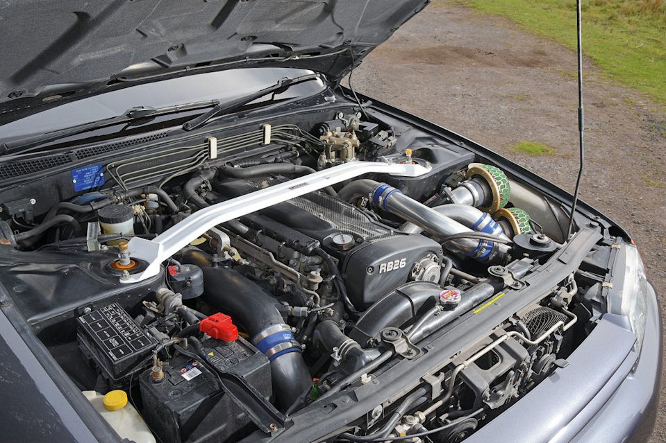 Classic & Sports Car – The sky’s the limit: Nissan Skyline R32 meets 2000GT-R