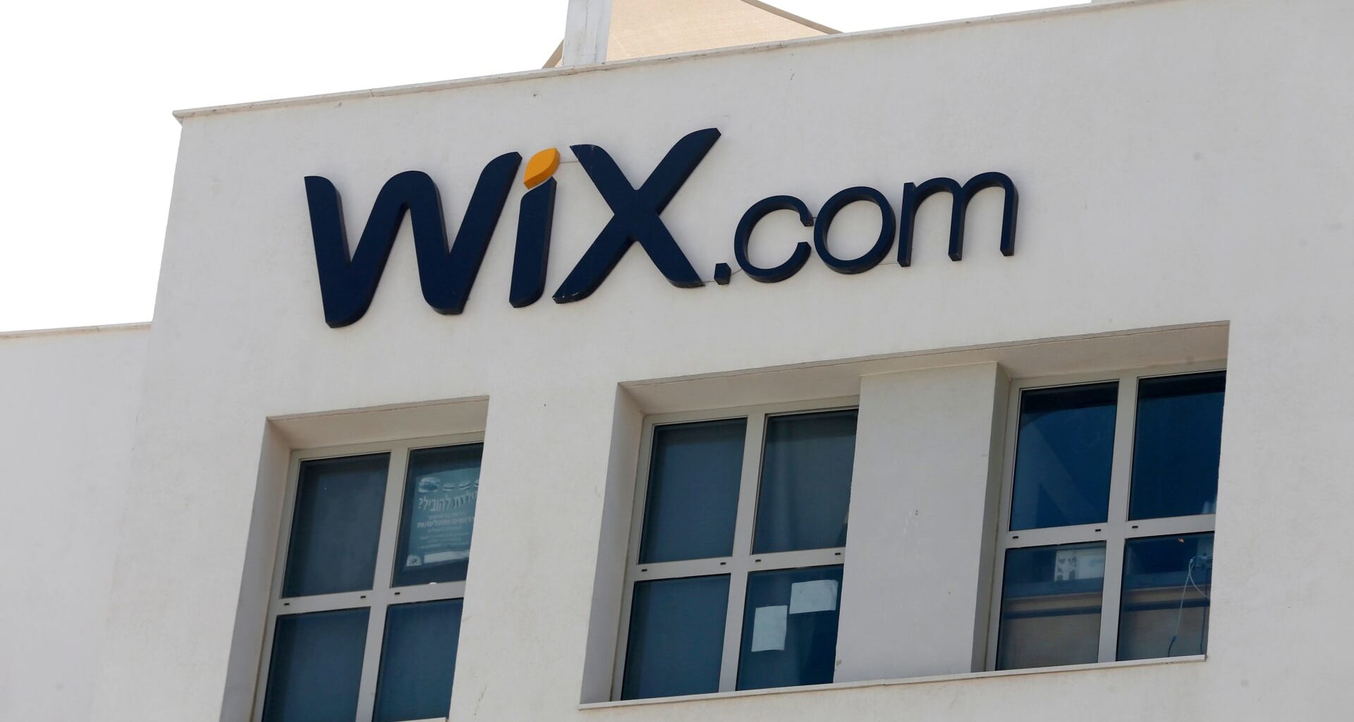 Wix laying off about 20% of its workforce. CEO cites AI in post